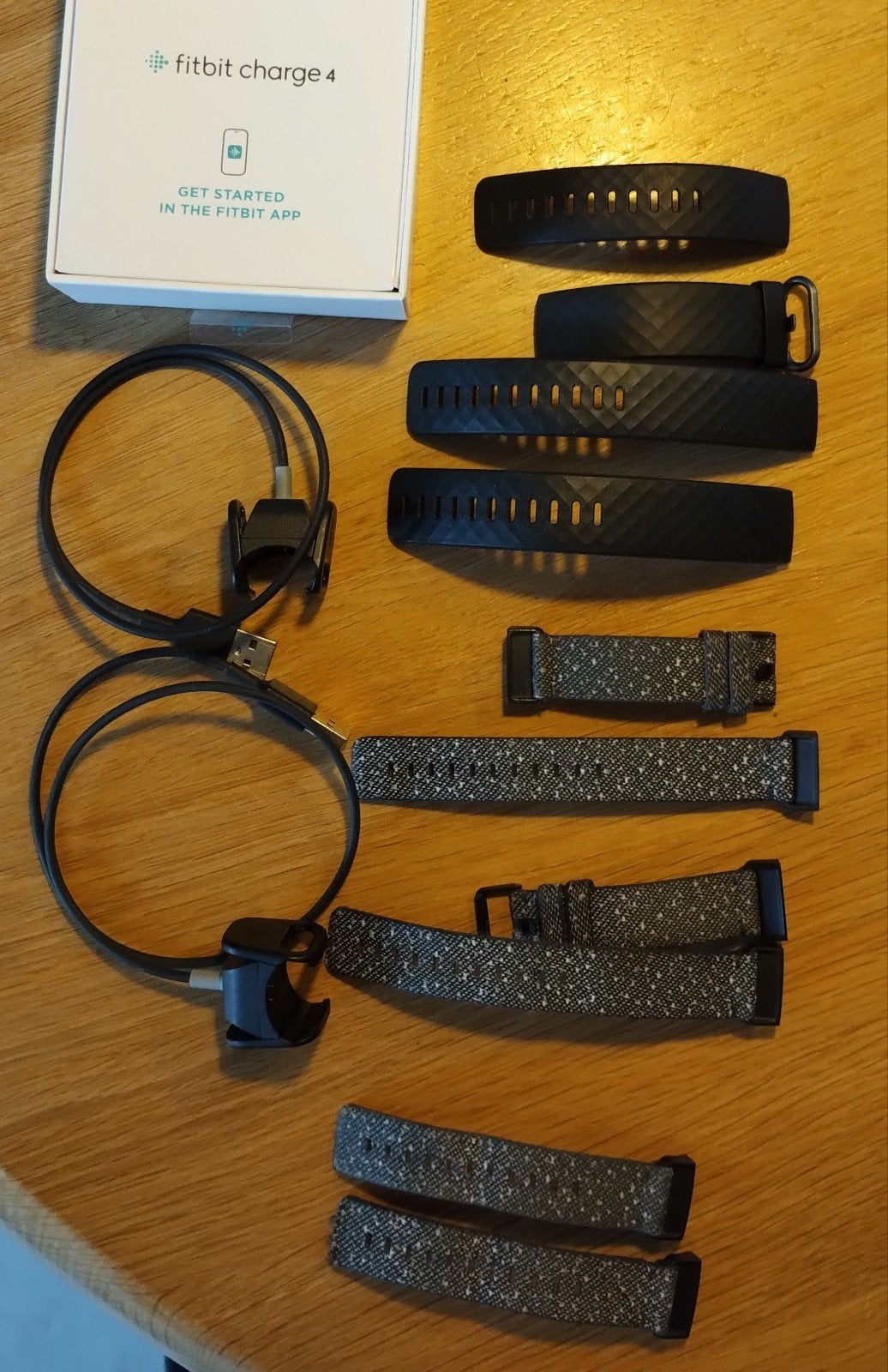 fitbit charge 4 horloge bandjes en opladers2x, Ophalen of Verzenden, Gebruikt, Zwart, Fitbit charge 4