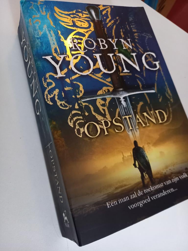 Robyn Young: Opstand  (Schotland 1286), Boeken, Ophalen of Verzenden, Gelezen