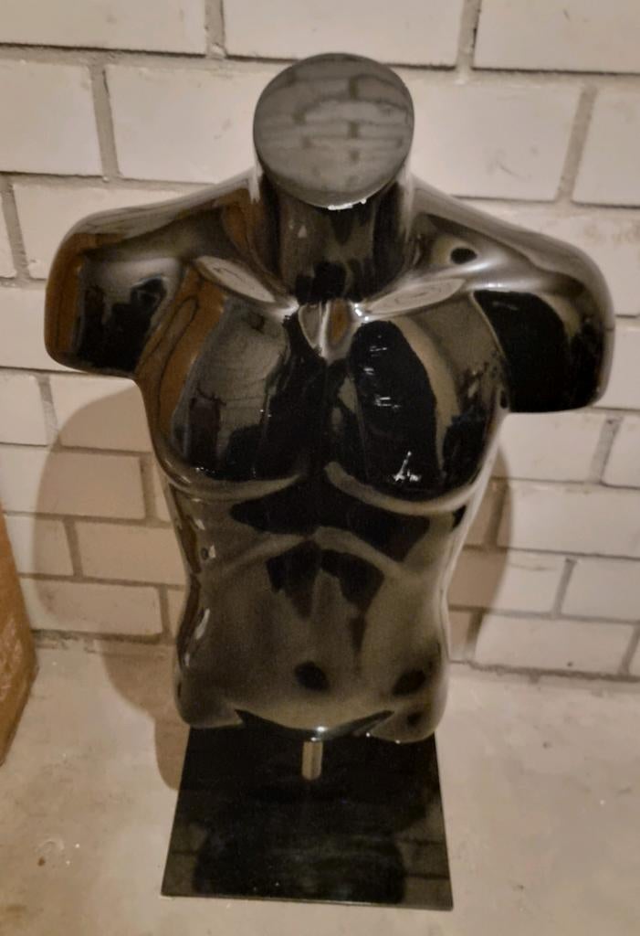 Mannelijke buste op metalen voet - Zwart glanzend, Ophalen