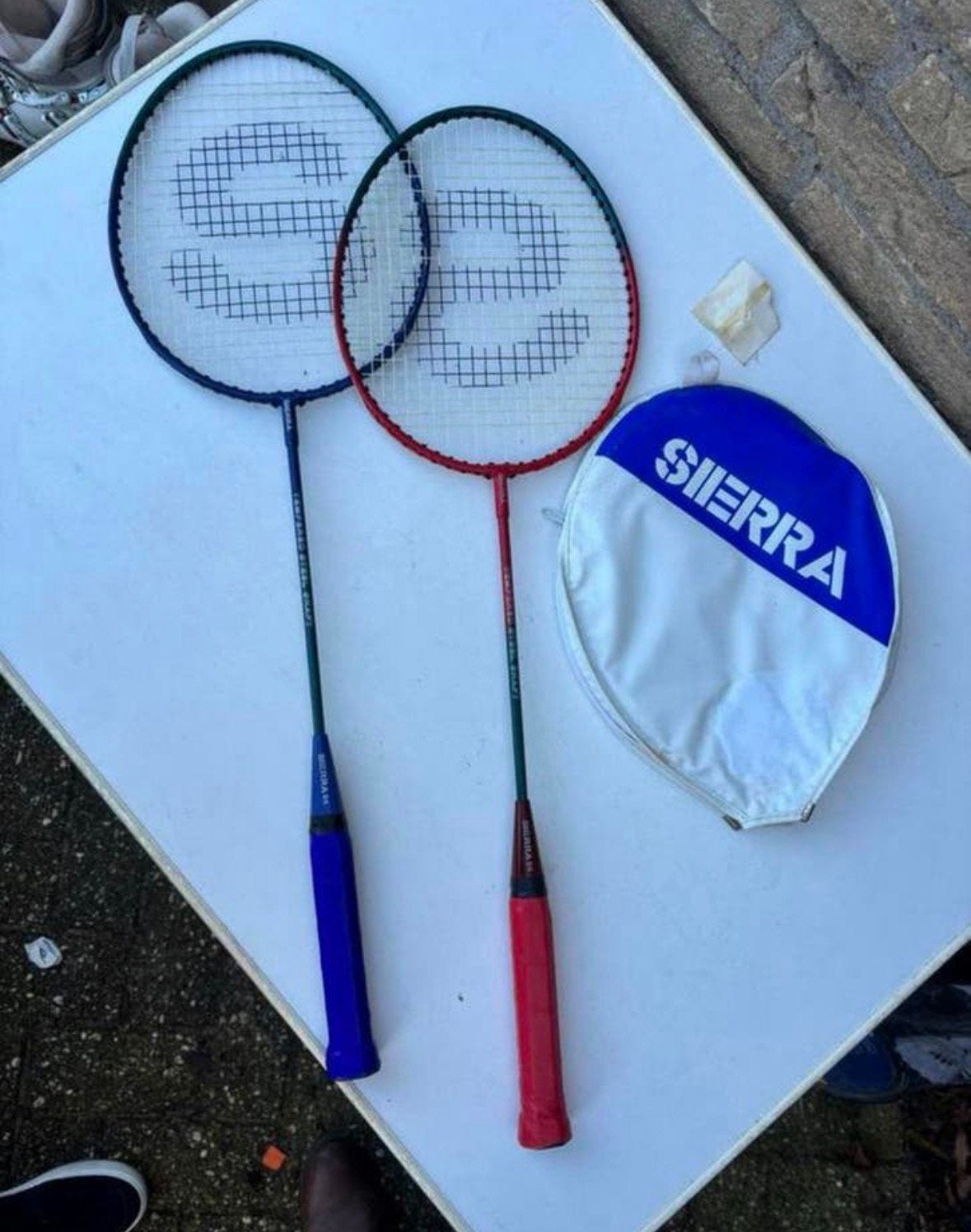 Dubbele ser badminton rackets Sierra dx, met gescheide hoes, Ophalen of Verzenden, Zo goed als nieuw, Racket(s)