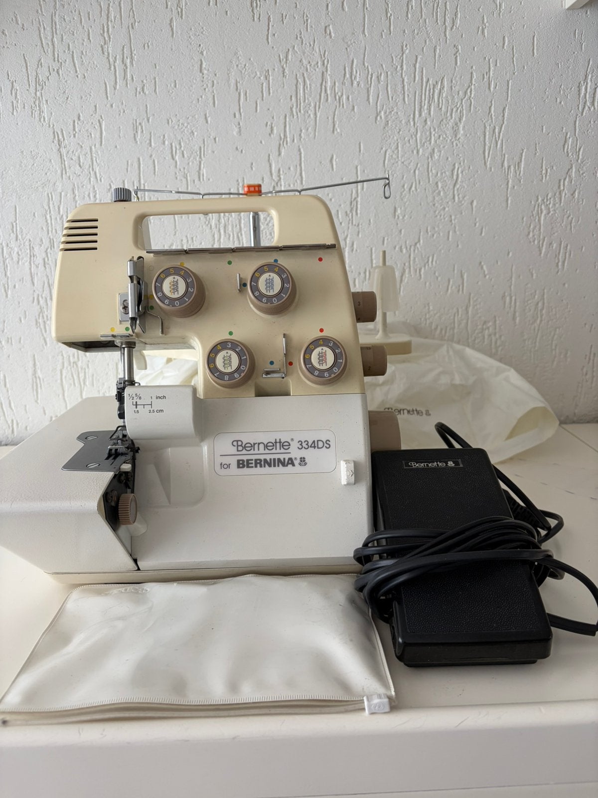 Bernette 4-draads lockmachine 334 DS, Ophalen of Verzenden, Gebruikt, Lockmachine, Bernina