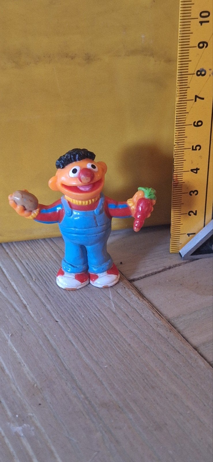 Ernie poppetje met wortel Sesamstraat (7126), Verzamelen, ., Ophalen of Verzenden, Zo goed als nieuw, Jhp