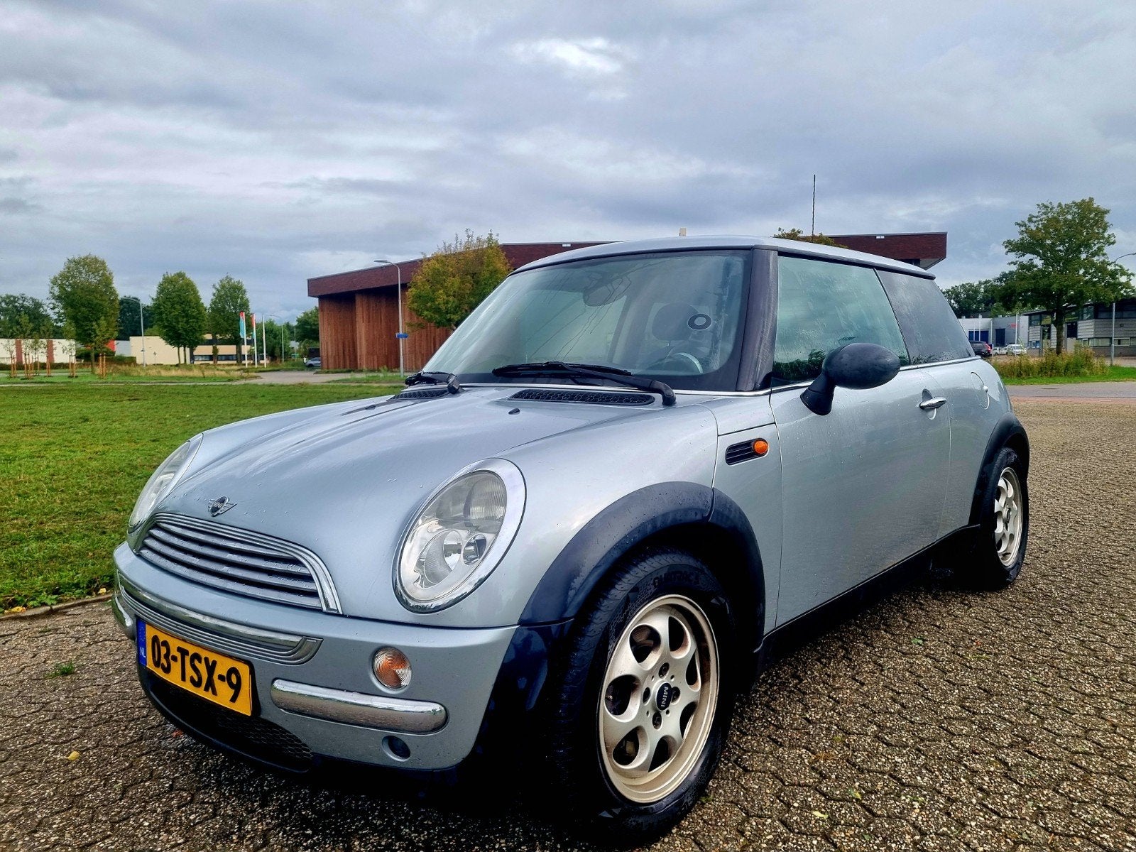 Mini 1.6 16V ONE 2003 Zilver Metallic, Auto's, Voorwielaandrijving, 15 km/l, 4 cilinders, 4 stoelen