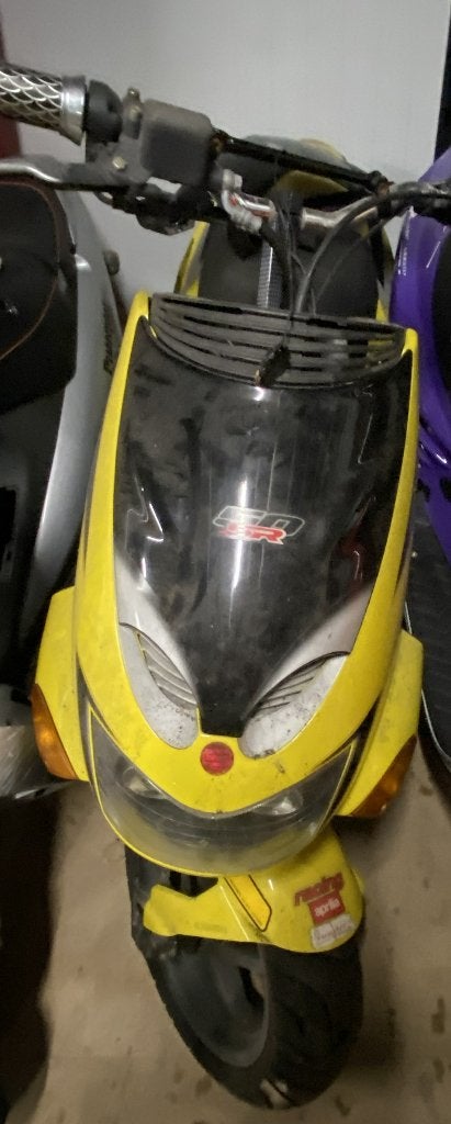 Aprillia SR50 WWW geel 45km/uur project scooter., Fietsen en Brommers, Ophalen, Gebruikt, Overige typen, Aprilia