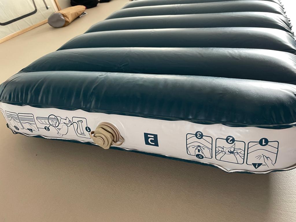 Quechua 1-persoons luchtbed - Comfortabel en compact, Ophalen of Verzenden, Gebruikt, 1-persoons
