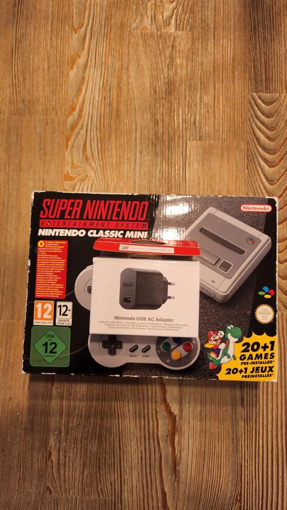 Super Nintendo Classic Mini met adapter - Zo goed als nieuw, Ophalen of Verzenden, Zo goed als nieuw, Met 2 controllers, Met games