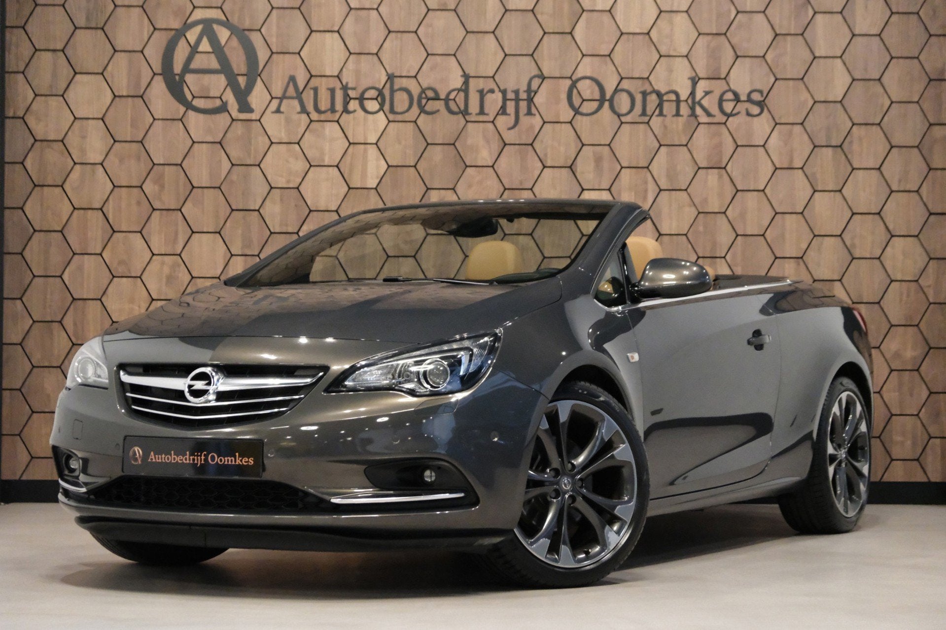 Opel Cascada 1.6 Turbo Cosmo 170pk *77dkm* |Bruin Sport Lede, Auto's, Opel, Voorwielaandrijving, Gebruikt, 4 cilinders, 4 stoelen