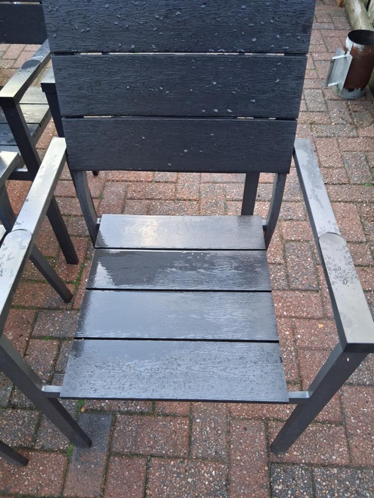 4 mooie tuinstoelen  metalen frame kunststof zit/rug/en arml, Tuin en Terras, Ophalen, Zo goed als nieuw, Stapelbaar