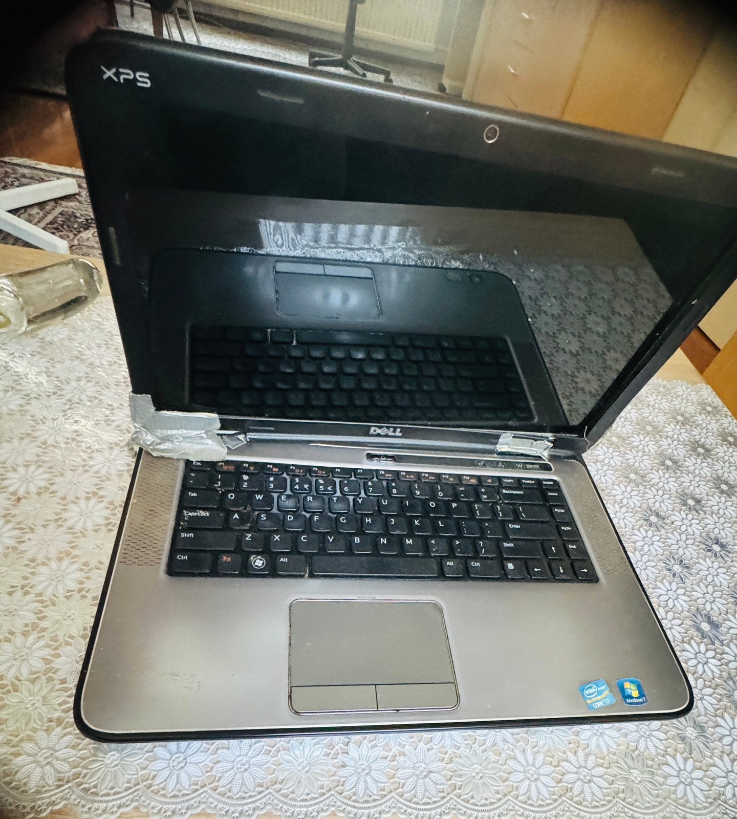 Te koop een gebroken laptop voor handige mensen /onderdelen., Ophalen of Verzenden, Zo goed als nieuw, 32 GB of minder, 4 GB of minder