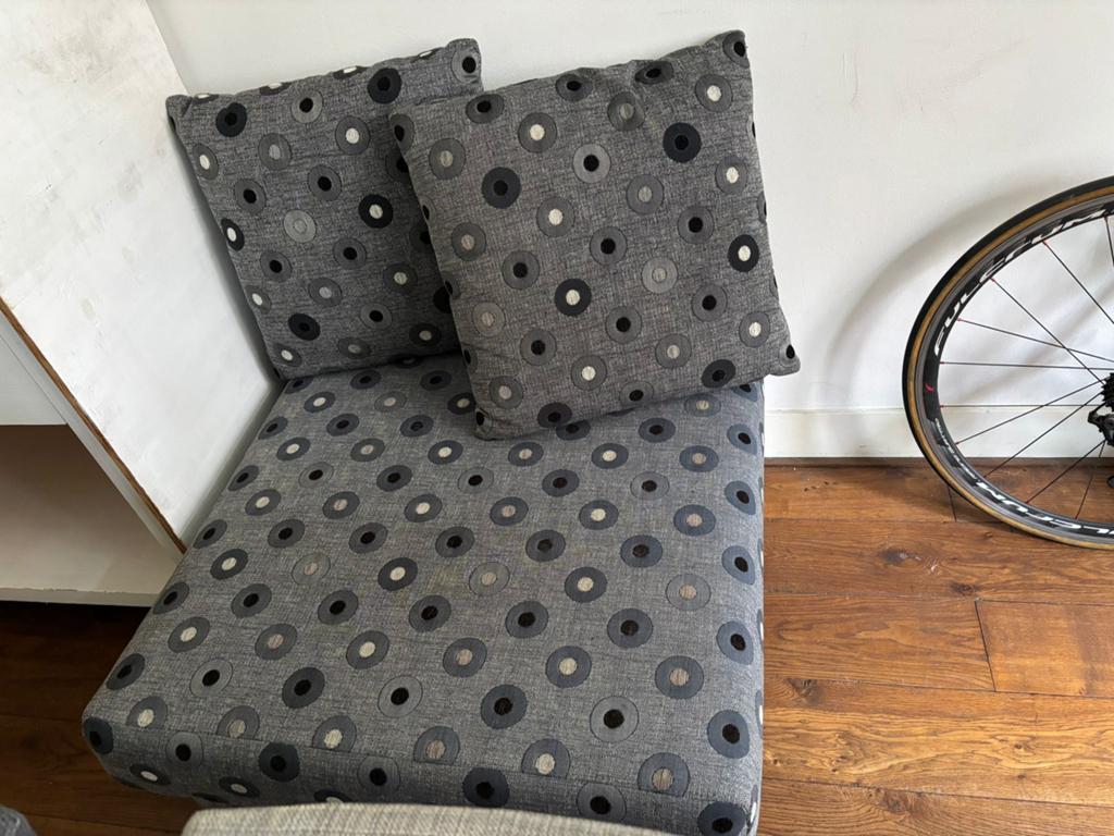 Hocker met twee kussens, Huis en Inrichting, Banken | Bankstellen, Ophalen, Zo goed als nieuw, 75 tot 100 cm, Minder dan 150 cm