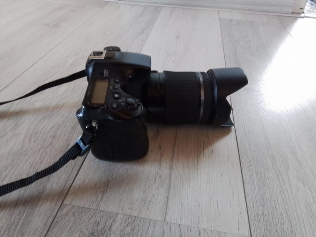 Sony Alpha A68 Spiegelreflexcamera met lens  tameron lens 16, Spiegelreflex, Ophalen of Verzenden, Zo goed als nieuw, 4 t/m 7 keer