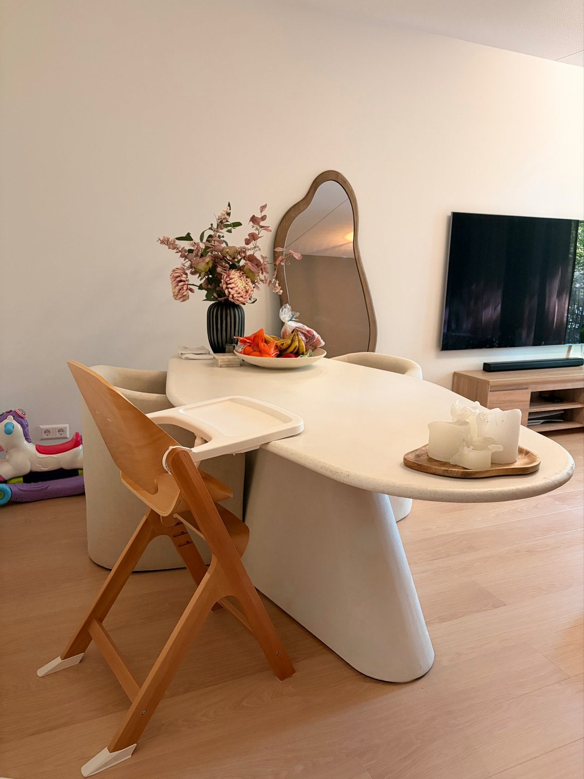 Moderne Eetkamertafel - Organische Vorm, Huis en Inrichting, Tafels | Eettafels, Overige materialen, Gebruikt, 100 tot 150 cm