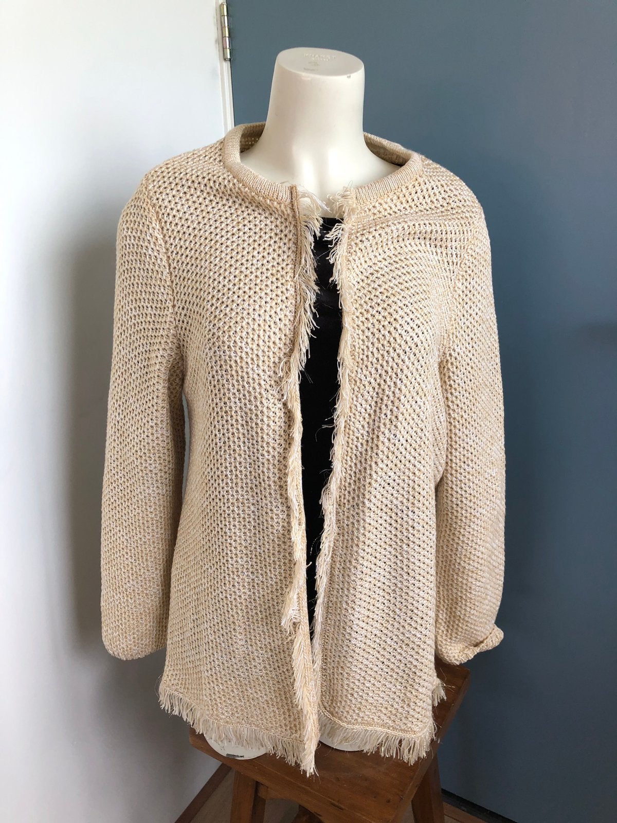 Atelier openvallend beige goud vestje 44 glinsterend, Kleding | Dames, Truien en Vesten, Atelier, Beige, Maat 42/44 (L), Ophalen of Verzenden