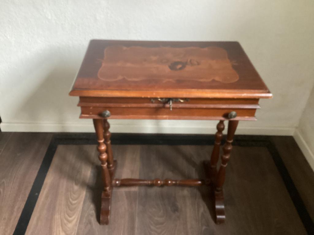 Antiek naaitafeltje te koop, Antiek en Kunst, Ophalen