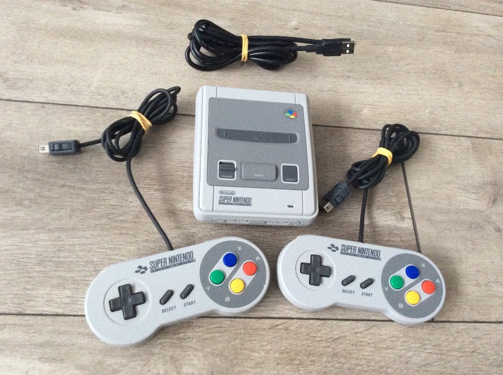 Mini Super Nintendo SNES Classic 16 bits - Super NES, Ophalen of Verzenden, Zo goed als nieuw, Met 2 controllers, Met games