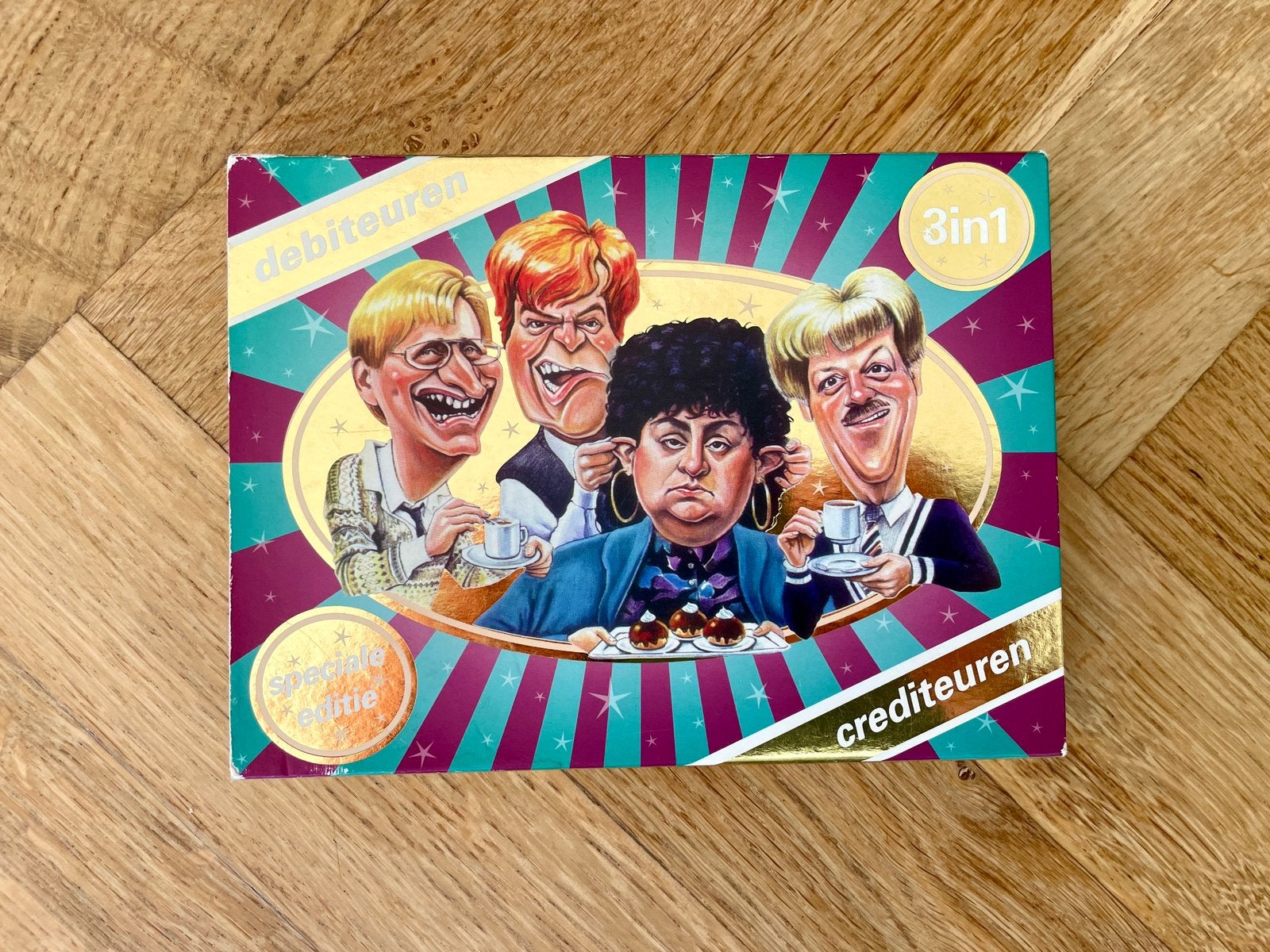 Jiskefet - Debiteuren Crediteuren 1-3 op DVD (nette staat), Overige artiesten, Alle leeftijden, Ophalen of Verzenden, Nederlands