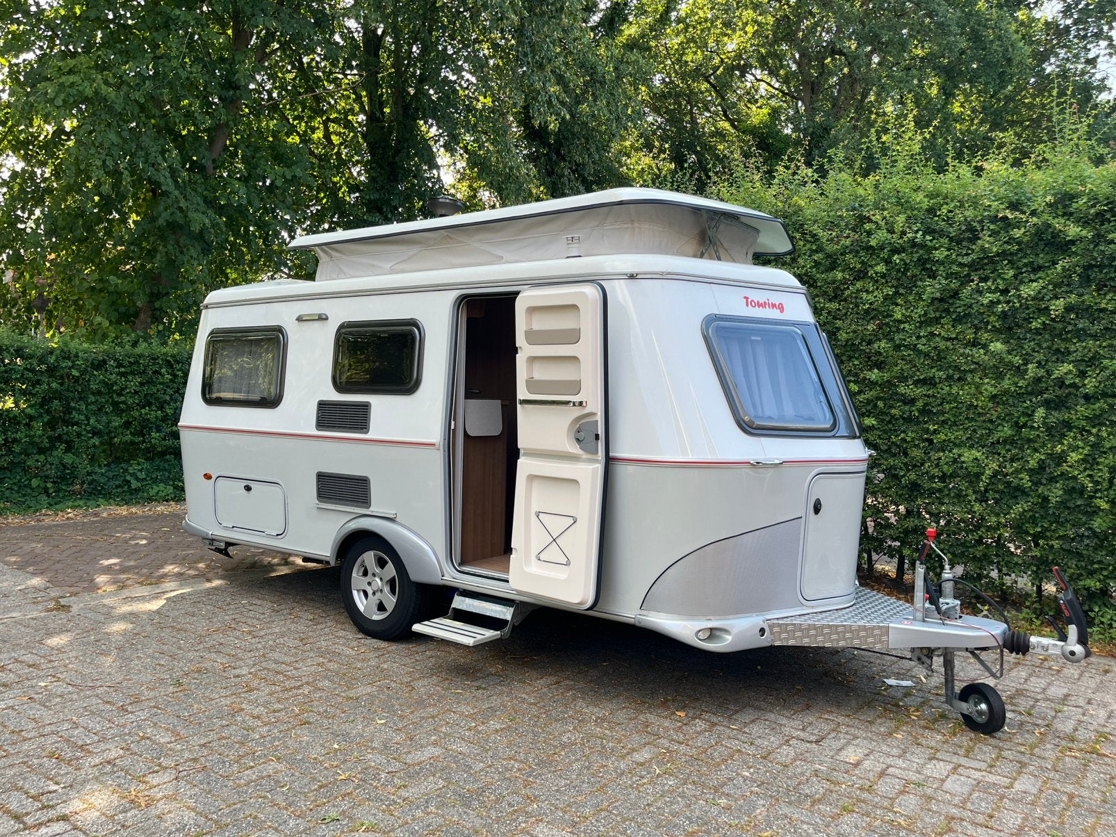 Eriba Troll touring 550 leeg 940 kg.Totale massa 1300 kg, Schokbreker, Treinzit, Particulier, 4 tot 5 meter