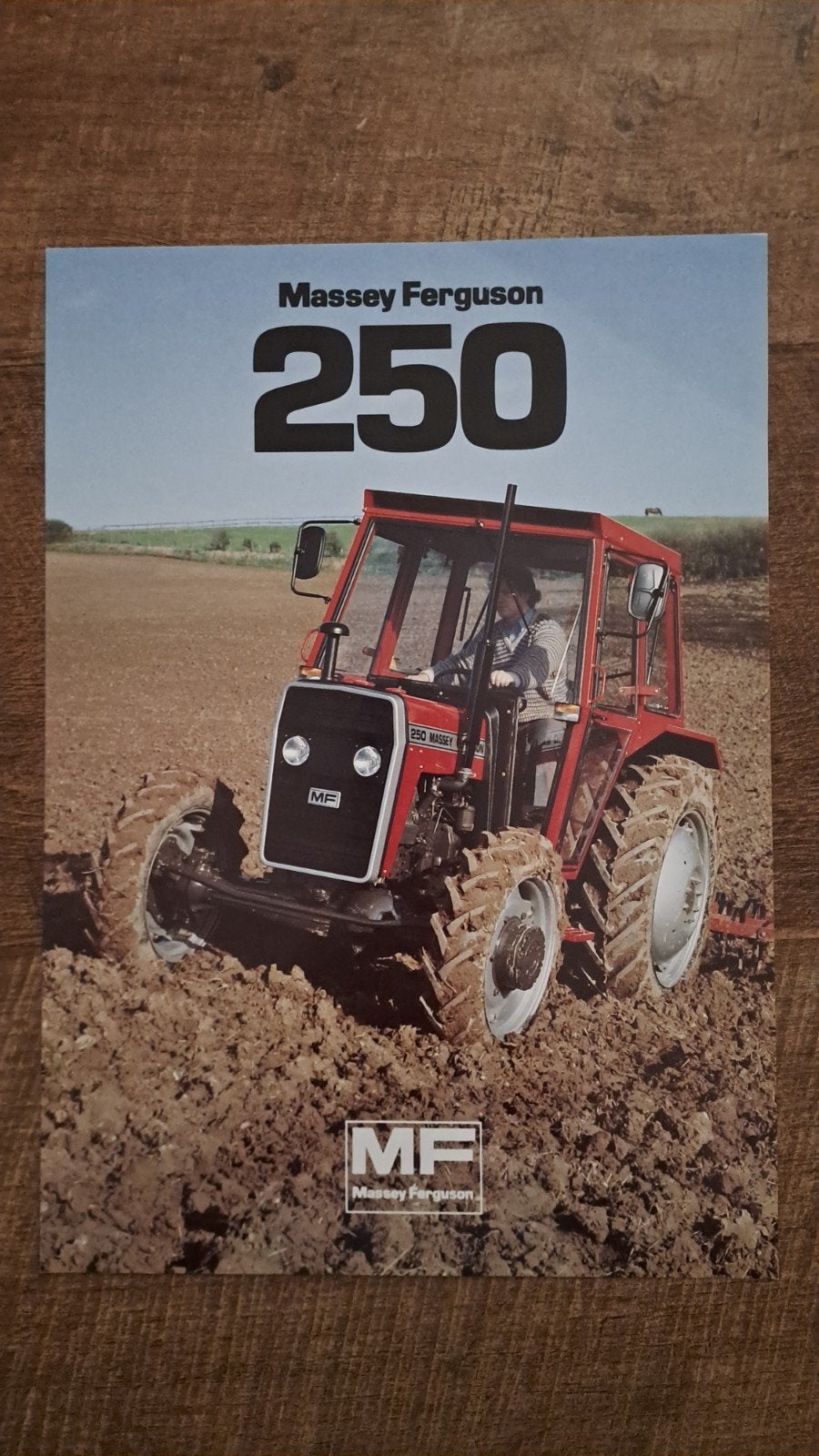 folder MF Massey Ferguson 250 tractor, trekker, Ophalen of Verzenden, Zo goed als nieuw, Folder