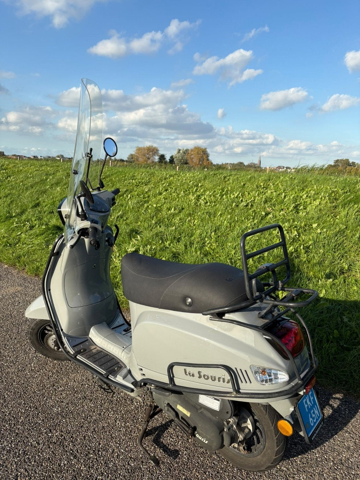La Souris scooter met accessoires en 2 helmen, Ophalen, Zo goed als nieuw, Overige typen, Overige merken