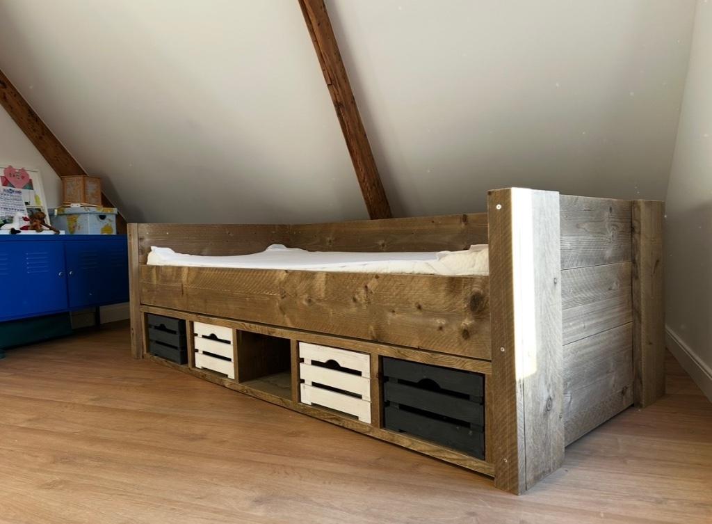 Steigerhout bed, Huis en Inrichting, Slaapkamer | Bedden, Zo goed als nieuw, Eenpersoons, 90 cm, 200 cm, Steigerhout, Bruin, Ophalen