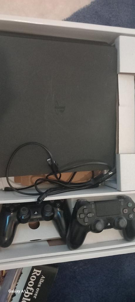 PlayStation 4 (PS4) met 2 controllers, Spelcomputers en Games, Spelcomputers | Sony PlayStation 5, Ophalen of Verzenden, Zo goed als nieuw