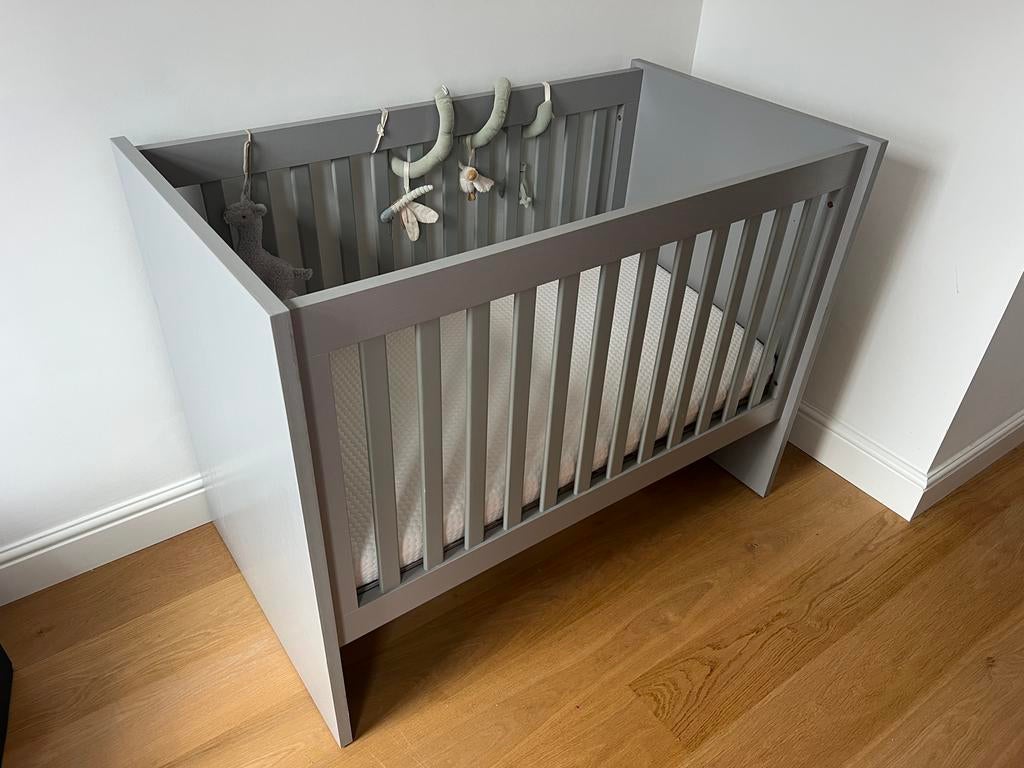 Mooie Ledikant Cot. Not ikea, Kinderen en Baby's, Babywiegjes en Ledikanten, Ophalen, Zo goed als nieuw, Ledikant