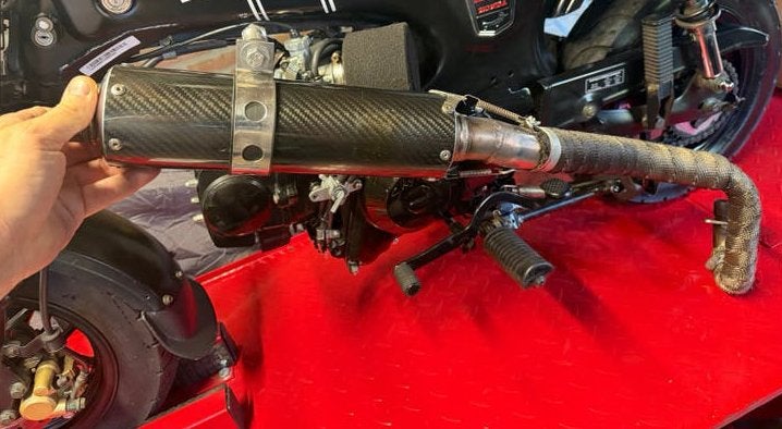 Carbon uitlaat Honda/ skyteam dax 50cc of 125cc, Fietsen en Brommers, Verzenden, Nieuw