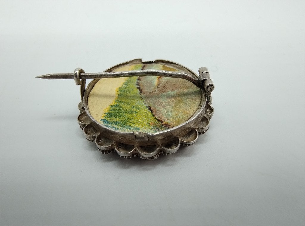 Zilveren broche met Friese dame in klederdracht, Sieraden, Tassen en Uiterlijk, Antieke sieraden, Verzenden, Zilver, Broche