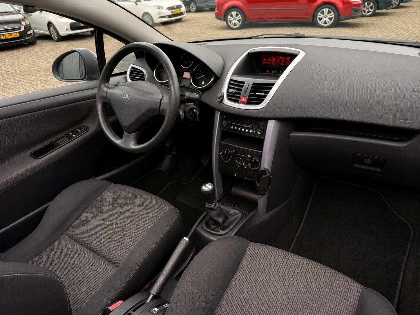 Peugeot 207 CC 1.6 VTi, Auto's, Peugeot, Voorwielaandrijving, Gebruikt, Zwart, 4 cilinders
