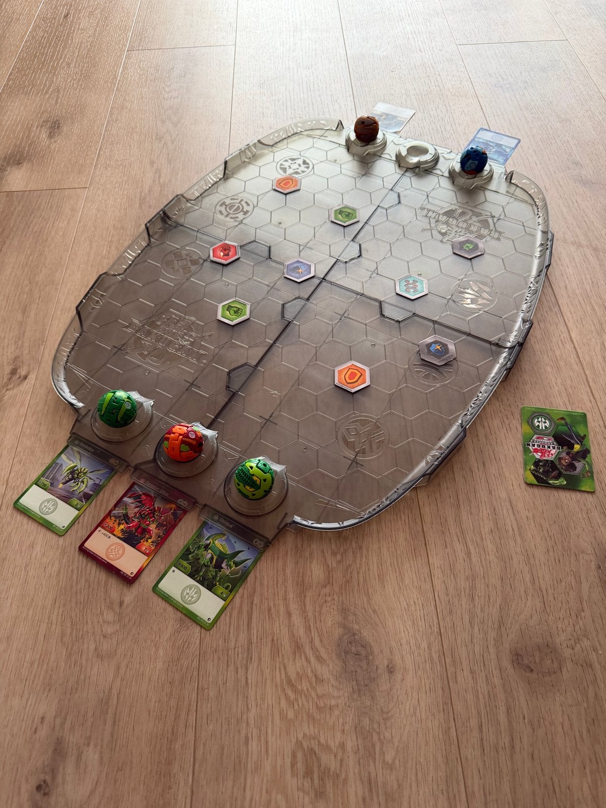 Bakugan Battle Arena met 5 Bakugan en kaarten, Ophalen of Verzenden, Zo goed als nieuw, Jongen of Meisje