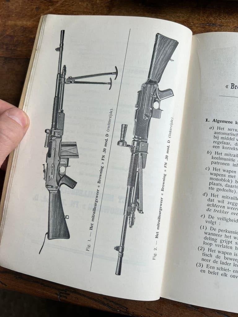 KL Defensie handboek ABL FN 30 mod D machineweren BAR, Verzamelen, Verzenden, Nederland, Embleem of Badge
