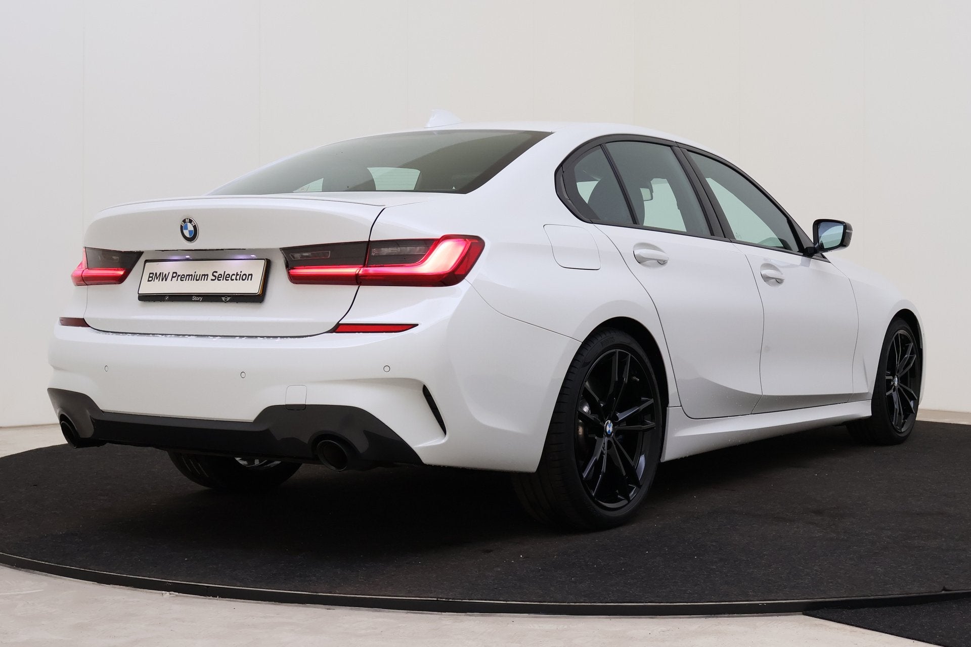 BMW 3 Serie 320i Executive M Sport Automaat / Sportstoelen /, Auto's, Achterwielaandrijving, Gebruikt, 4 cilinders, Met garantie (alle)