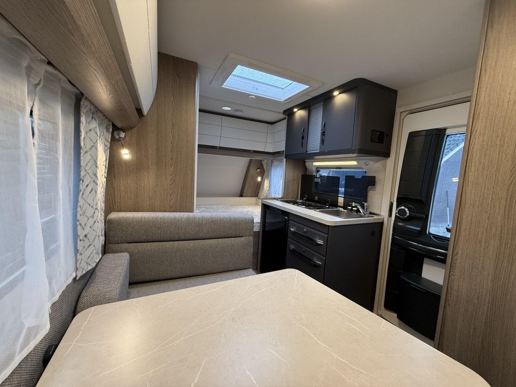 HobbyOntour 390 SF 2025 dwarsbed,zware as,, Schokbreker, Standaardzit, Hobby, Bedrijf