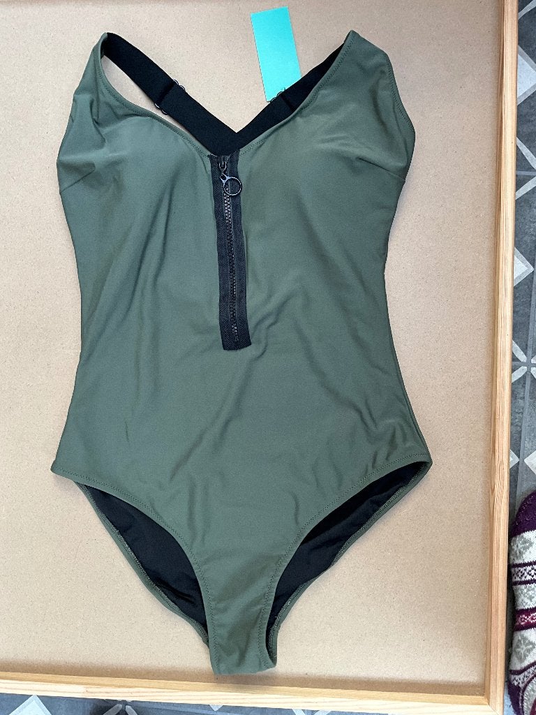 Badpak Merk Beachwave Maat 44 Groen met sierrits, Nieuw, Badpak, Ophalen of Verzenden, Emmen