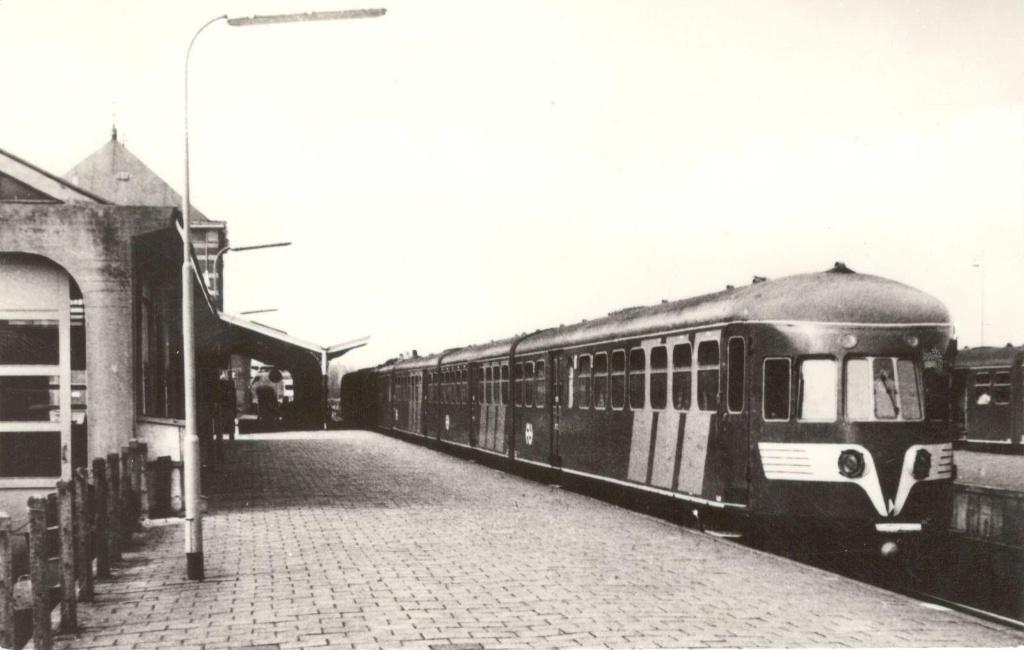 Vervoer-beroepen-foto-H- 326   Hoorn-Station.  Repro, Verzenden, 1980 tot heden, Foto, Nieuw