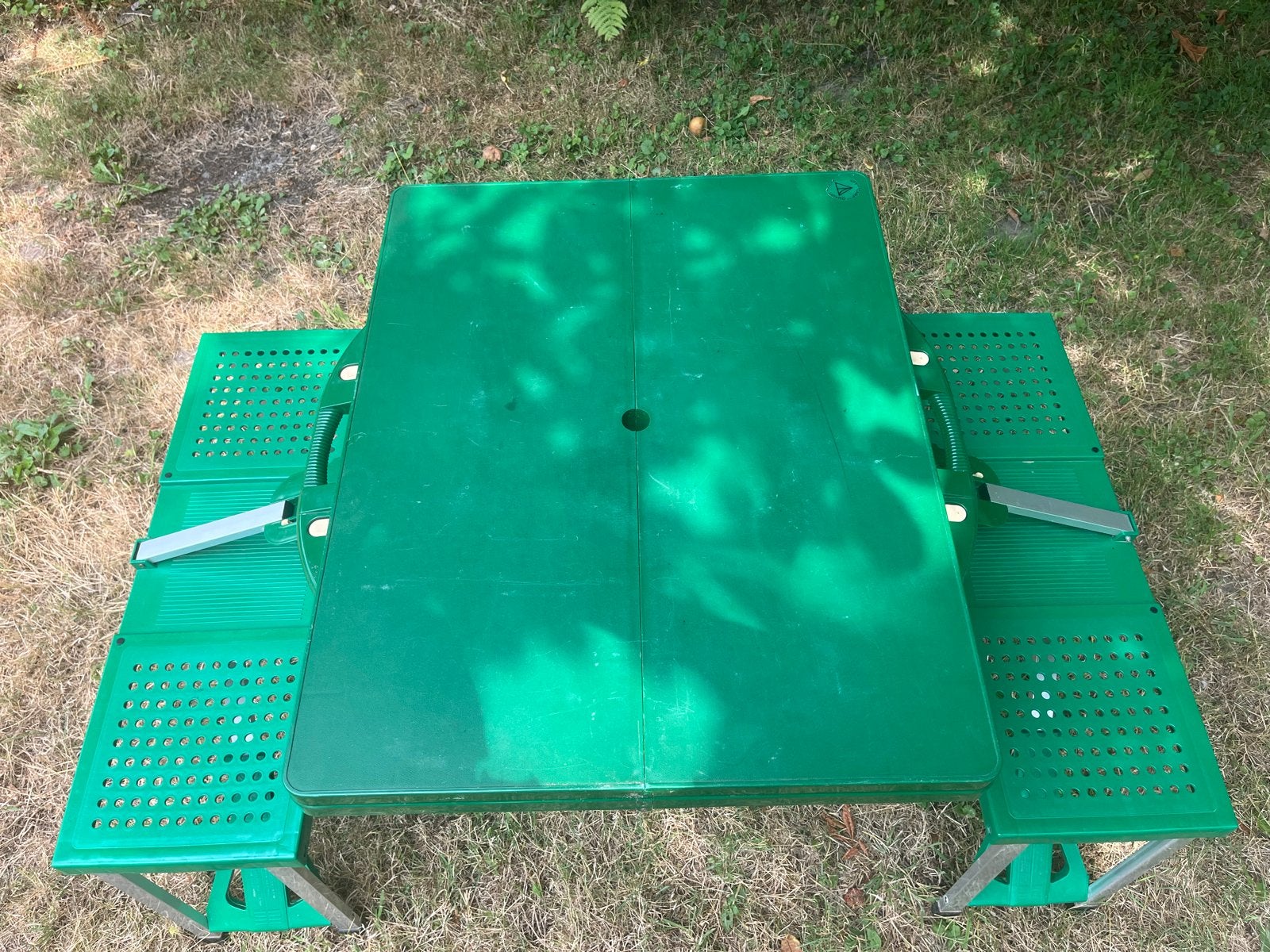 Opvouwbare campingtafel met bankjes - Groen, Ophalen, Gebruikt, Campingtafel