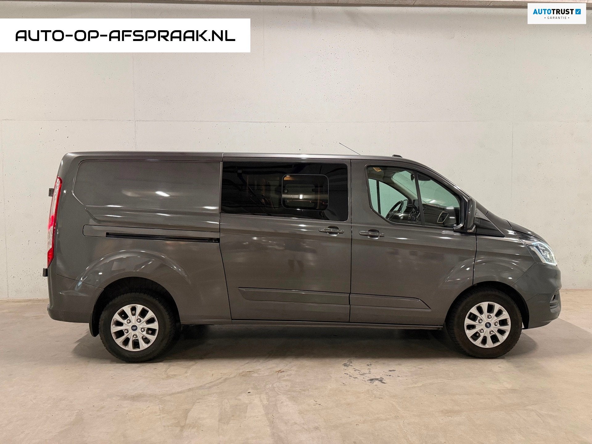 Ford Transit Custom 300 2.0 TDCI L2H1 Limited DC Automaat Le, Auto's, Bestelauto's, Dealer onderhouden, Euro 6, 4 cilinders, Bedrijf