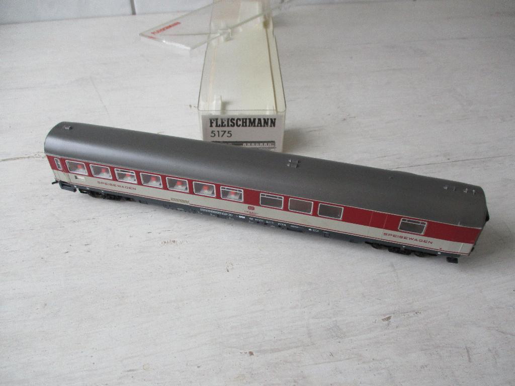 Fleischmann Speise Wagen DB no 5175, Hobby en Vrije tijd, Ophalen, Gelijkstroom, Fleischmann, Wagon