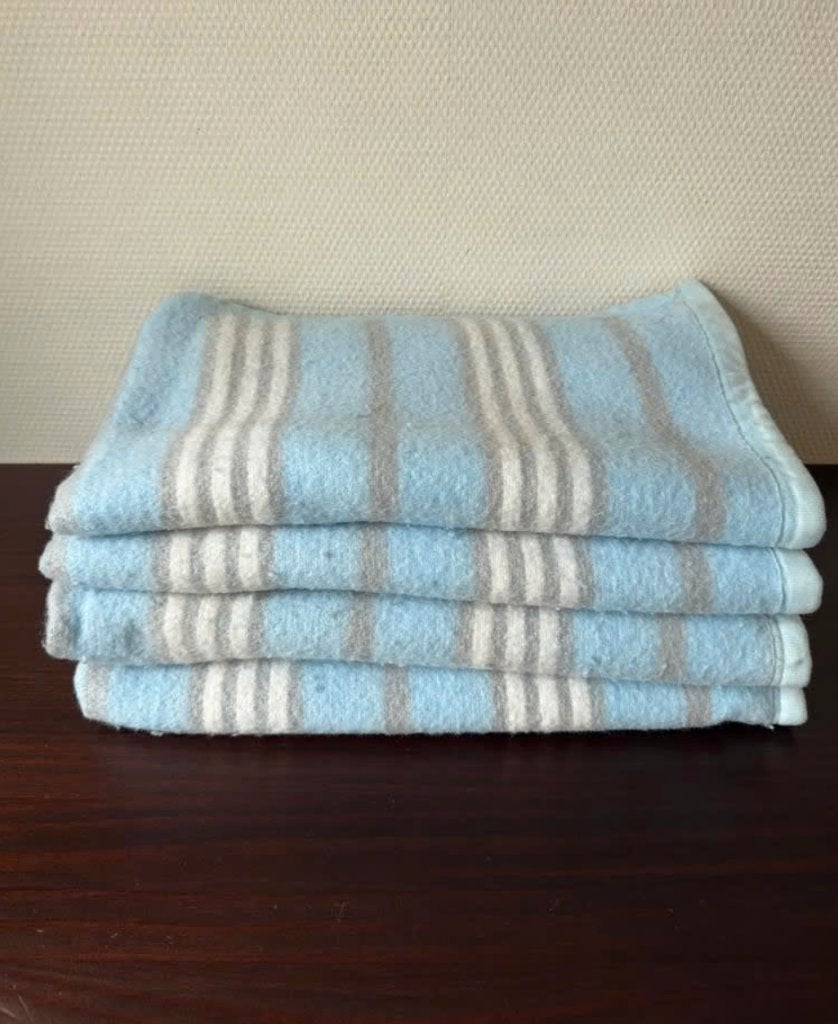 Vintage Lichtblauw Gestreep Woondeken, Deken, Acryl, Kinderen en Baby's, Ophalen of Verzenden, Gebruikt, Blauw, Deken