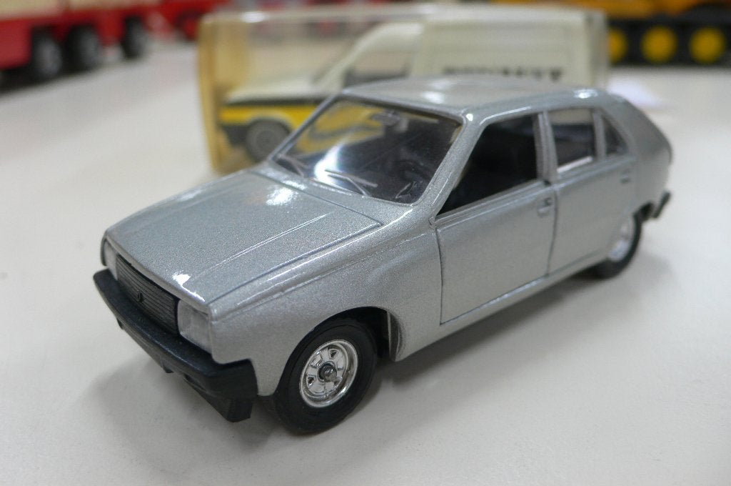 renault 14  1981   - solido  1/43, Hobby en Vrije tijd, Modelauto's | 1:43, Verzenden, Nieuw, Auto, Solido