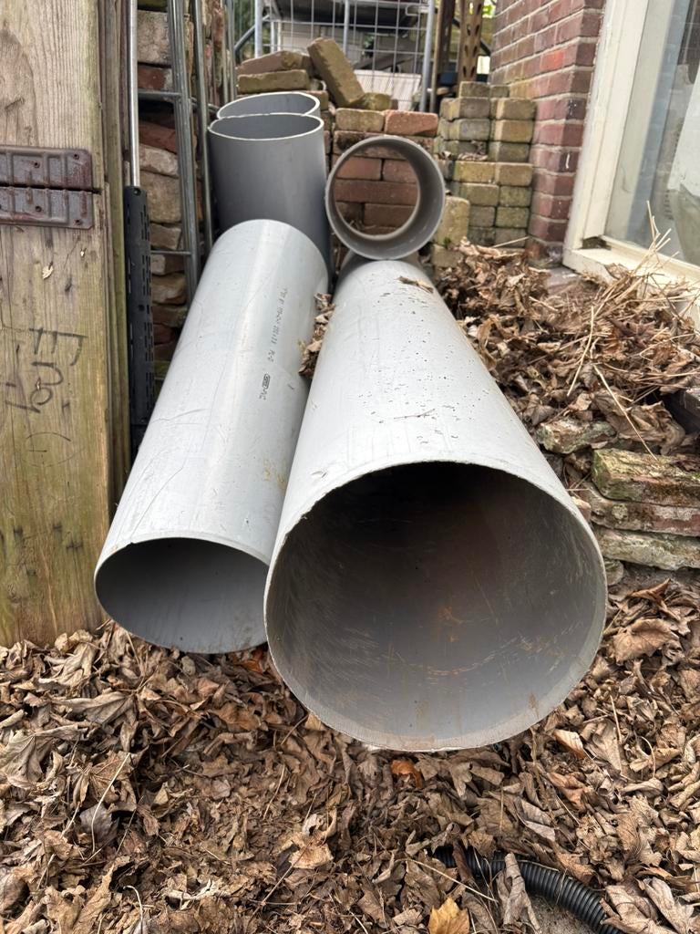 Grijze PVC Afvoerbuis rond 250mm - stukken van 2m lengte, Ophalen, Pvc, 2 tot 4 meter, Zo goed als nieuw