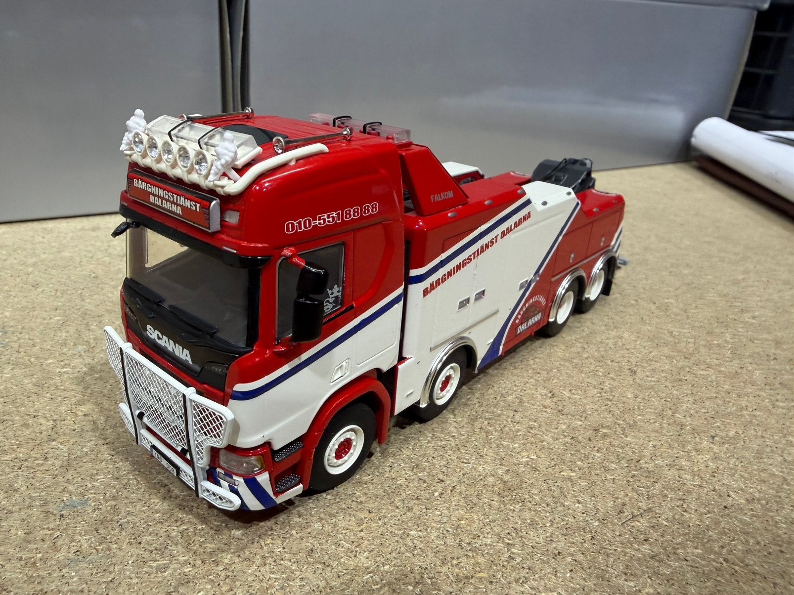 WSI SCANIA R HIGHLINE8x4 DALARNA SLEEP DIENST, Hobby en Vrije tijd, Modelauto's | 1:50, Ophalen of Verzenden, Nieuw, Bus of Vrachtwagen