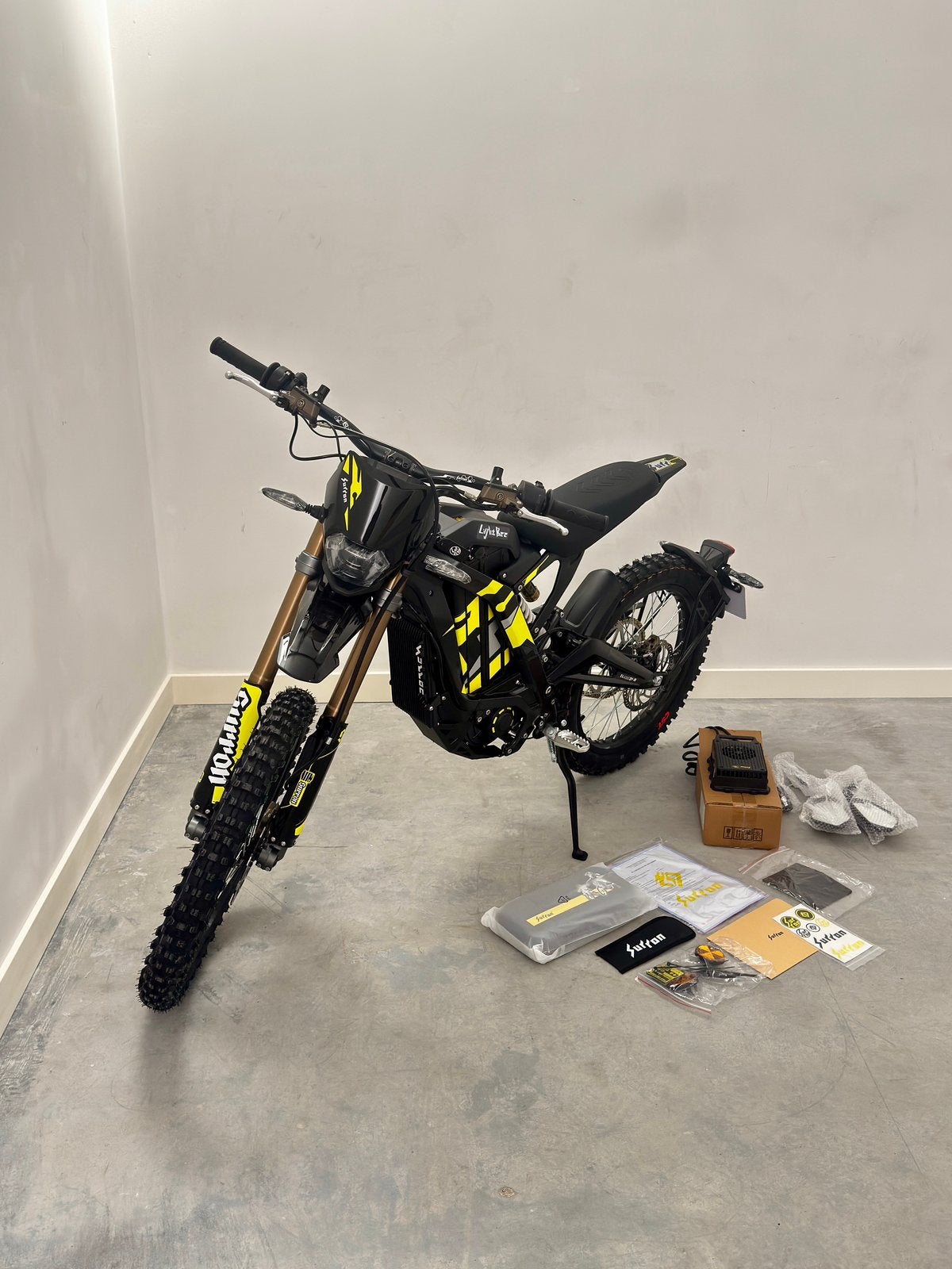 Surron Light Bee L1e - Nieuw met CoC, Fietsen en Brommers, Nieuw, 2 versnellingen, 0 cc, Ophalen
