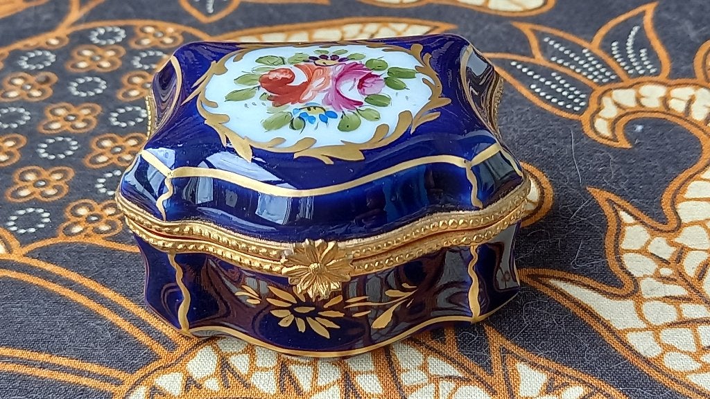 Mooi origineel oud doosje van Limoge uit Frankrijk 6 cm., Ophalen of Verzenden