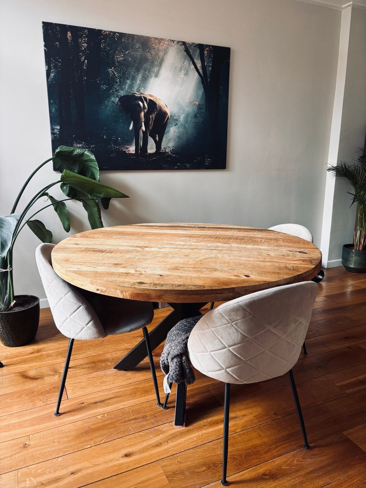 Ronde eettafel van mangohout met metalen onderstel, Huis en Inrichting, Ophalen, 100 tot 150 cm, Rond, Zo goed als nieuw