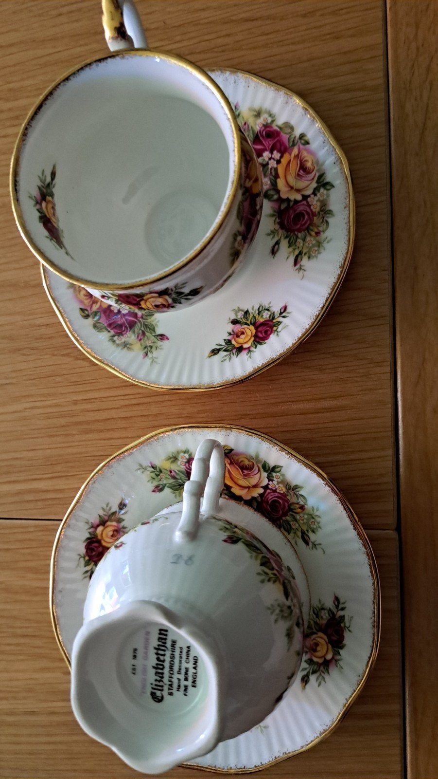 2 kop en schotels, Ophalen of Verzenden, Zo goed als nieuw, Porselein, Kop en/of schotel