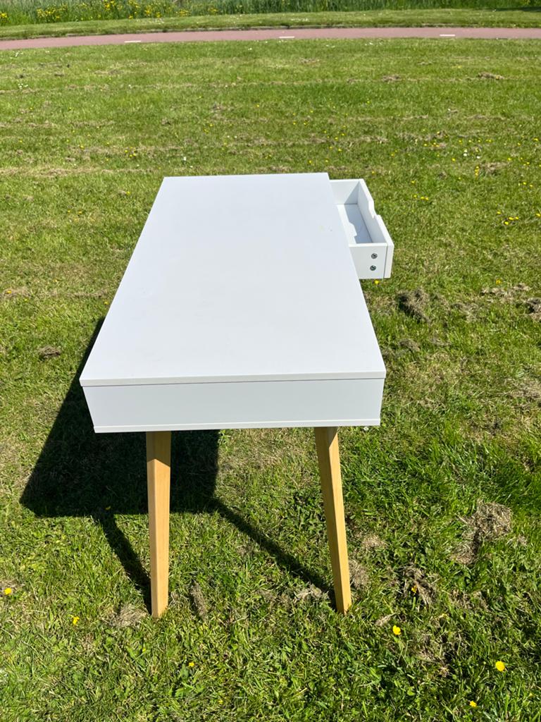 IKEA bureautje wit met lades, Huis en Inrichting, Bureaus, Gebruikt, Met lades, Spaanplaat of MDF, Ophalen of Verzenden