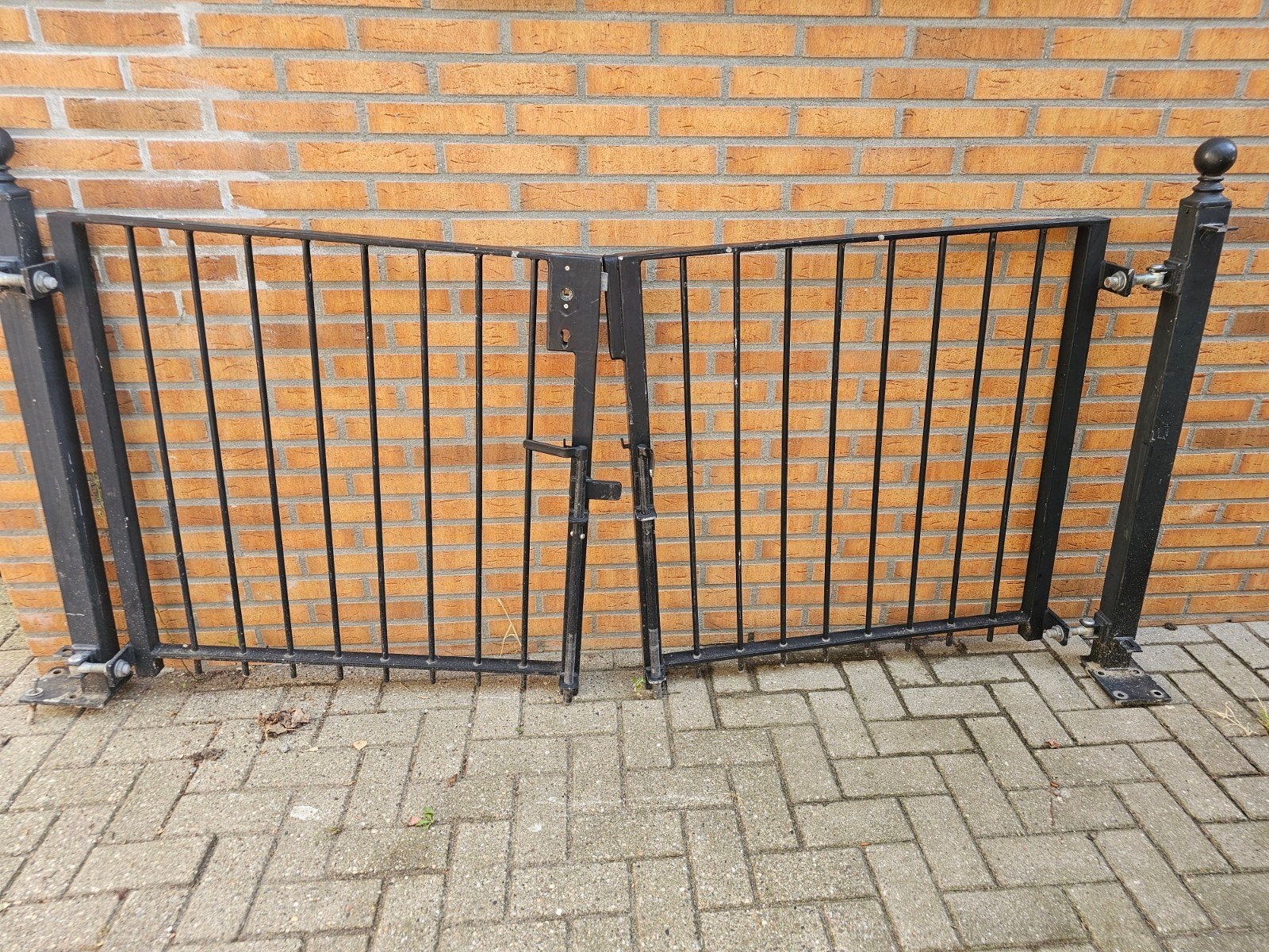 Hekwerk dubbel zwart, Ophalen, Gebruikt, IJzer, Scharnier
