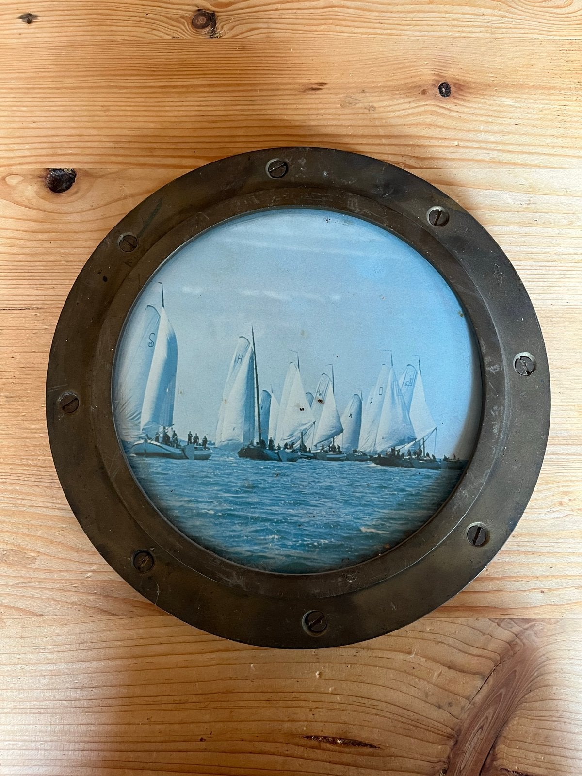 2 messing patrijspoort fotolijsten met nautische afbeeldinge, Gebruikt, Ophalen of Verzenden, Fotolijst, Goud