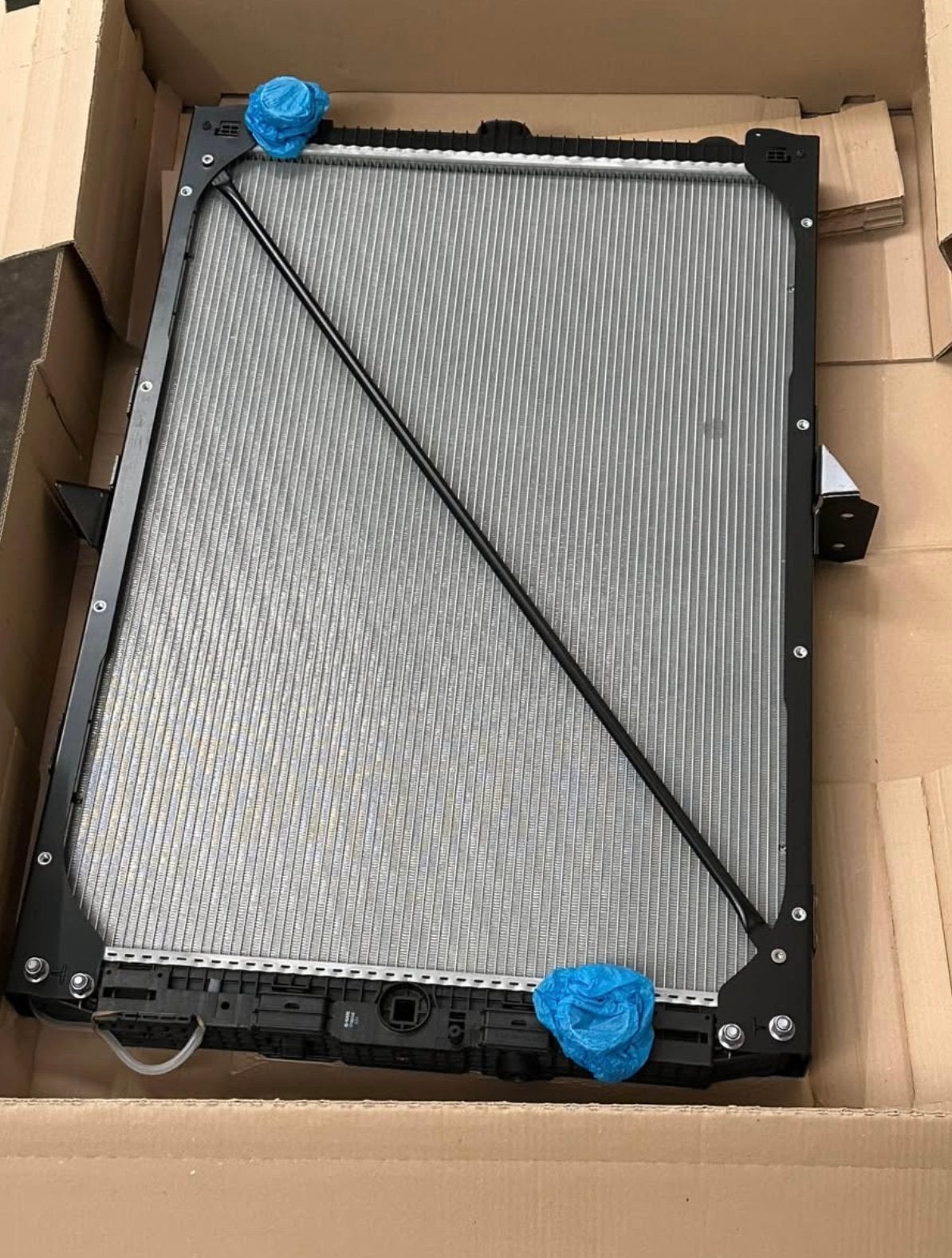 Originele DAF XF 105 Radiateur met Frame – NIEUW in doos!, Auto-onderdelen, Ophalen, Nieuw, DAF, Motor en Toebehoren